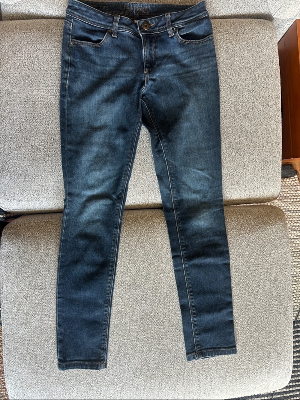 DL1961 High-Rise Women's Jeans in Washed Blue